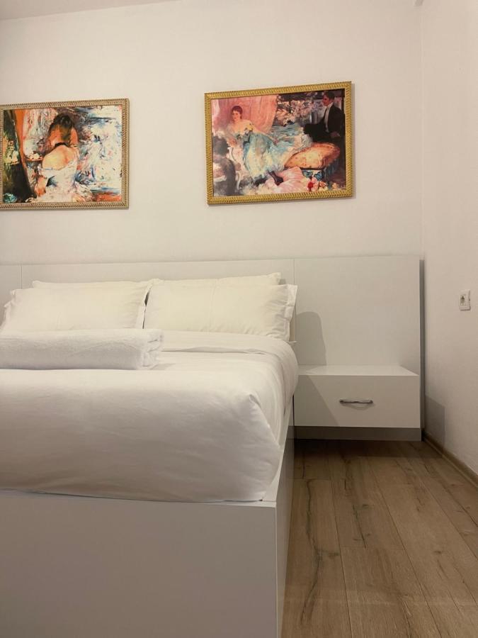 Apartment In The New Bazaar Of Tirana - Hana Blu Extérieur photo