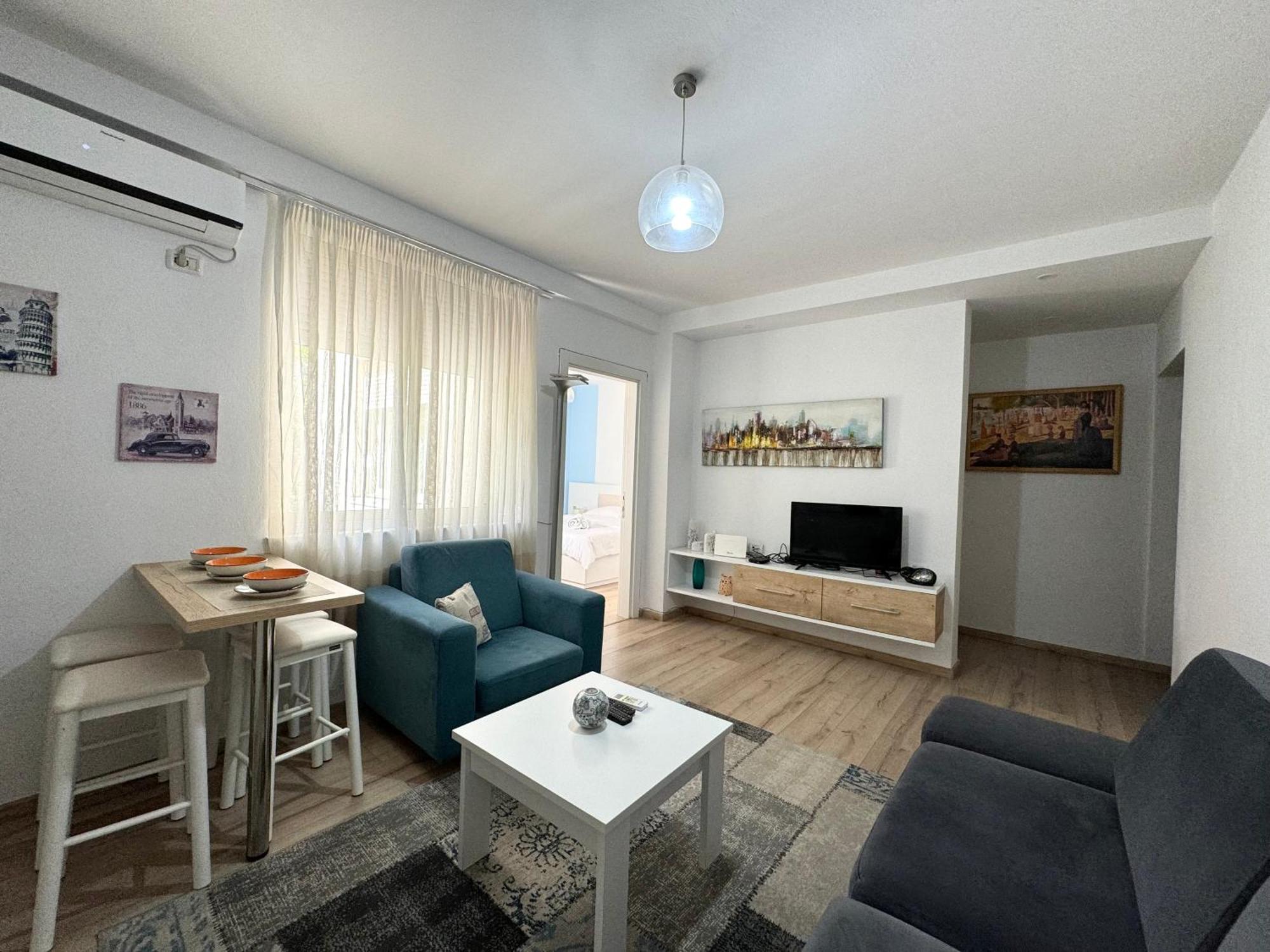 Apartment In The New Bazaar Of Tirana - Hana Blu Extérieur photo